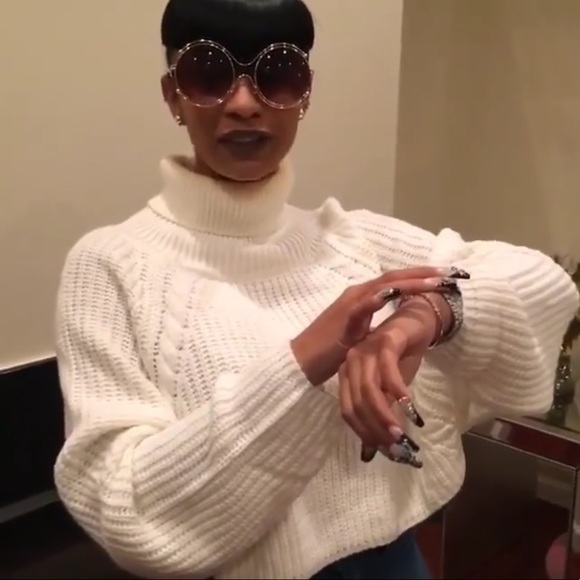 Loose Cropped Fit Cowl Neck Sweater - Picture 4 of 6